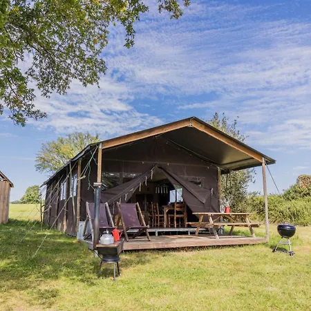 Glamping Tent Domaine Bonneblond خيمة فخمة